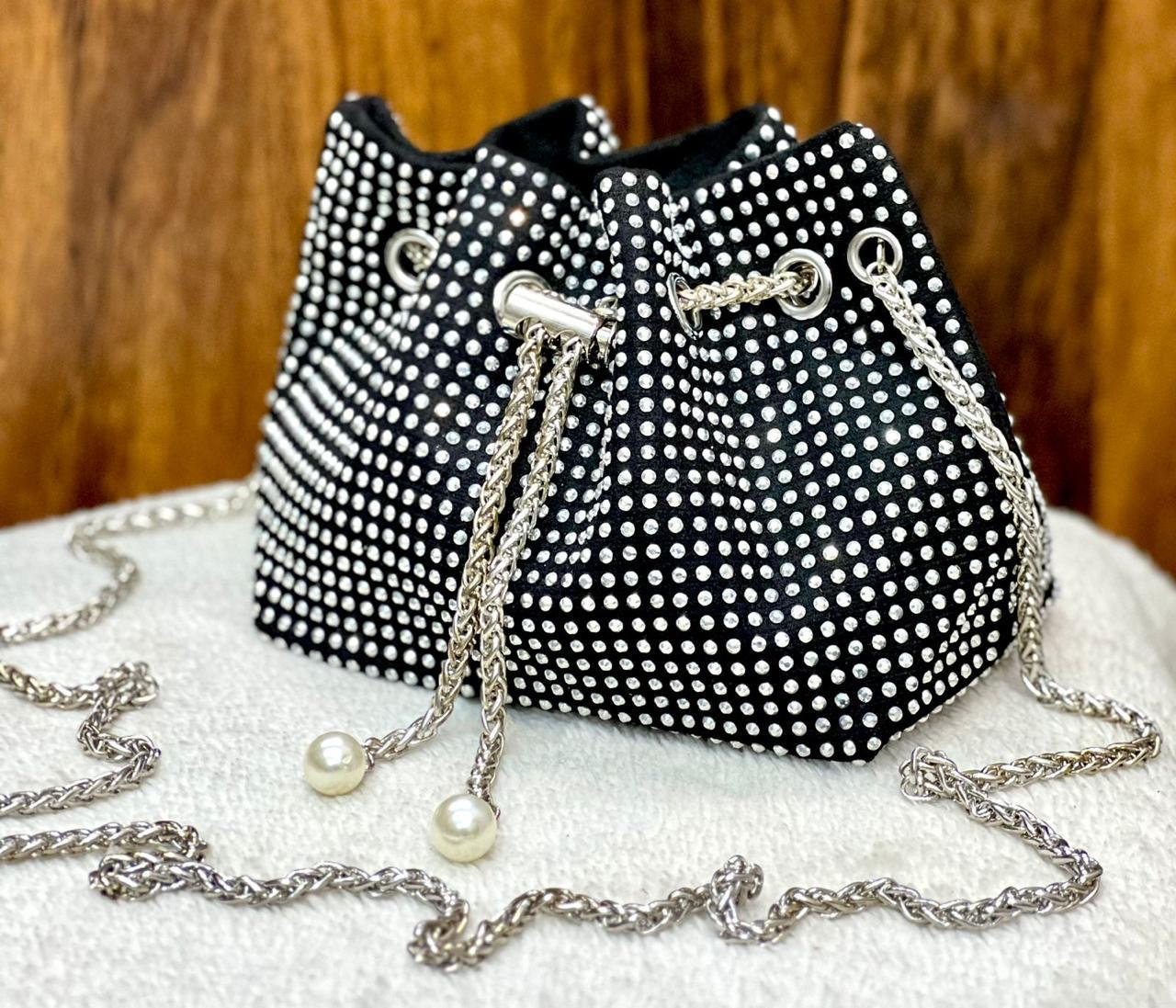 Luxury Pearl-Embellished Crossbody Bag with Chain Strap